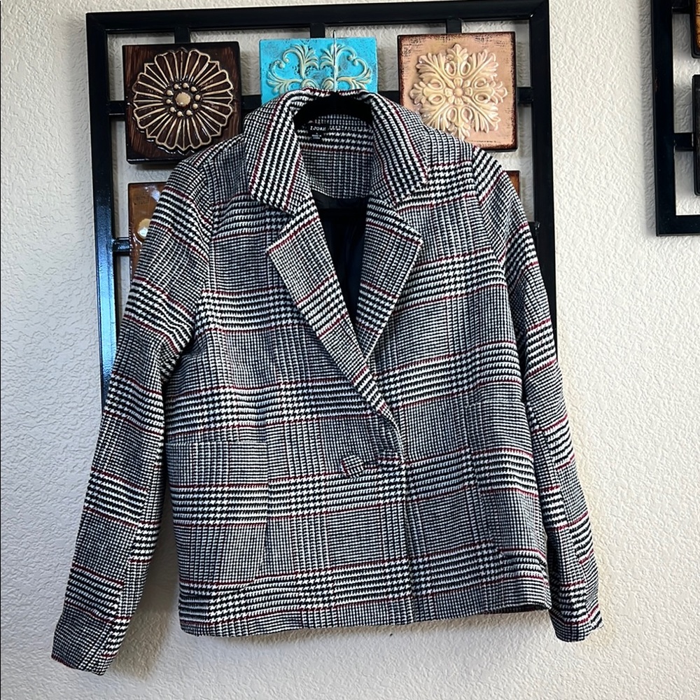 Black and White Plaid Blazer with Notched Lapel